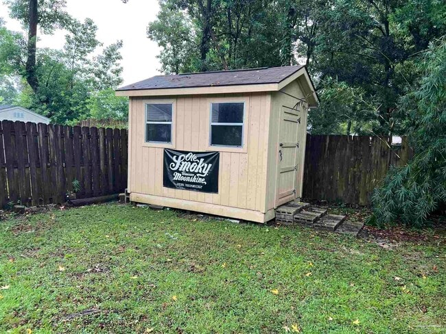 Building Photo - 1665 E Hatton St