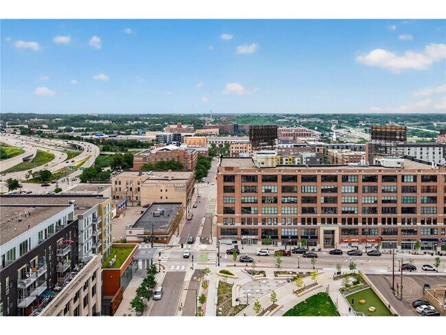 Building Photo - 78 10th St E