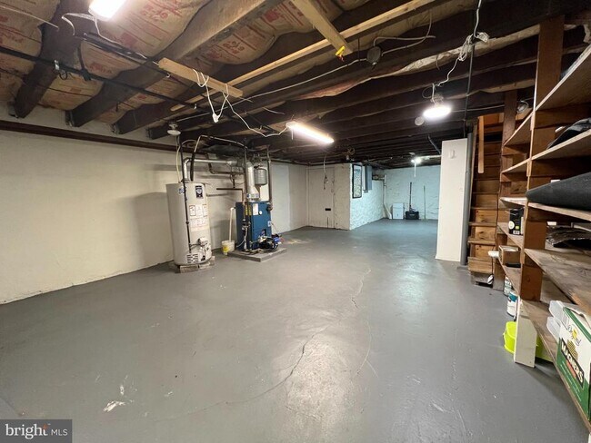 Building Photo - 333 E Landis St