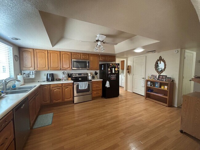 Building Photo - Lovely Long Term Unfurnished Home in 45+ Active Adult Resort Community of Leisure World