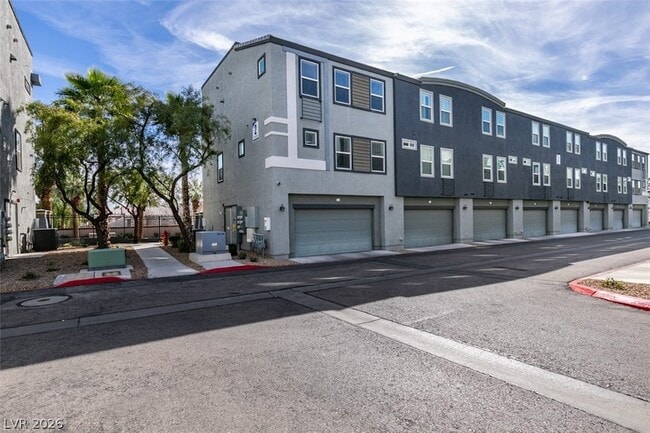 Building Photo - 9050 W Tropicana Ave