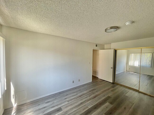 Building Photo - 12120 Texas Ave