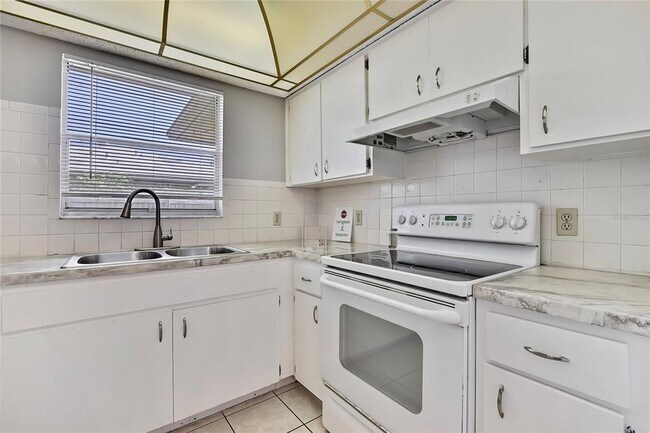 Building Photo - 2453 Keeport Dr