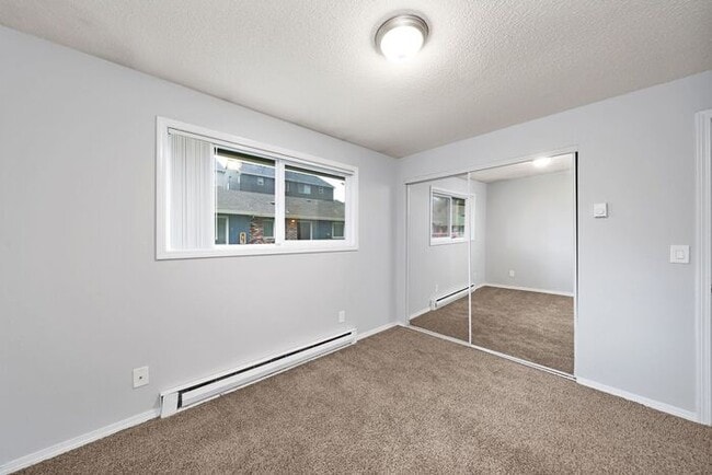 Building Photo - Recently upgraded 3 Bedroom! Washer/Dryer in unit!, Great Location! $500.00 Deposit OAC*!!