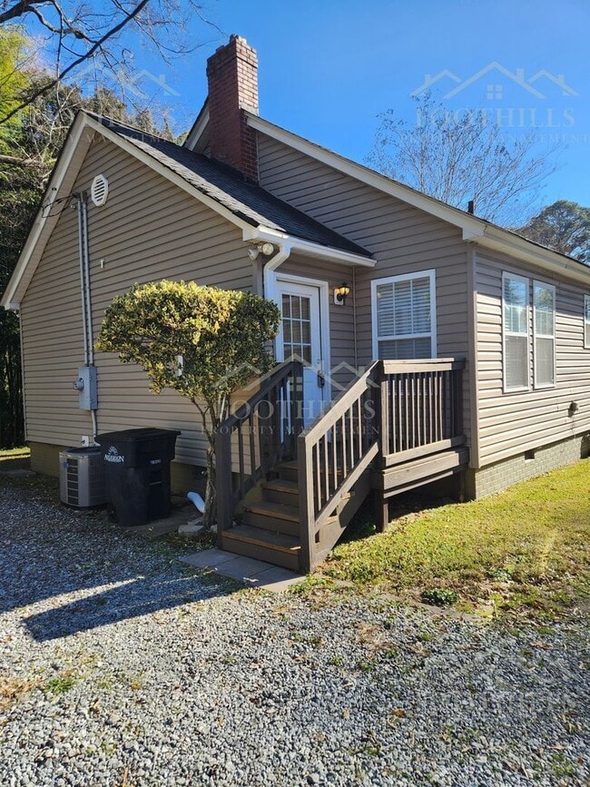 Building Photo - 709 E Calhoun St