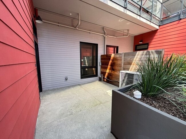 Building Photo - 1549 32nd St