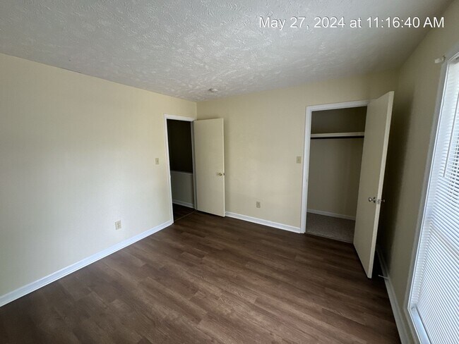 Building Photo - 5876 Aftonshire Dr