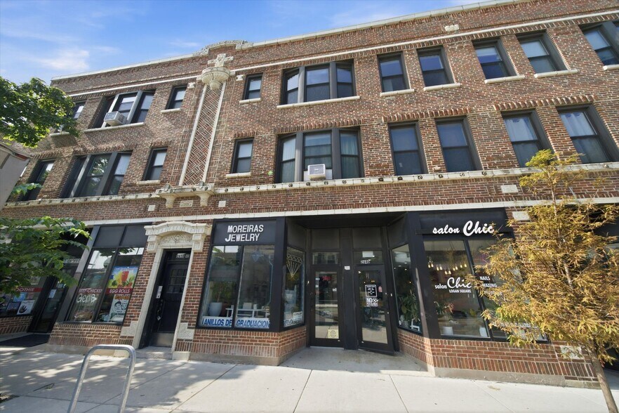 Building Photo - 2642 N Milwaukee Ave