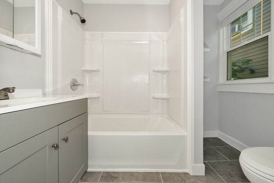 Building Photo - 3343 Carrollton Ave