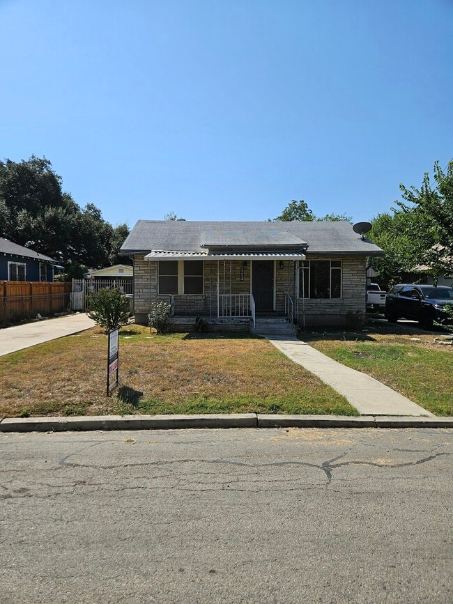 Building Photo - 3214 W Travis St