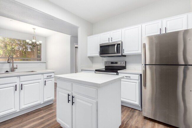 Building Photo - North Scottsdale Large 3 bed condo with attached 2 car garage, 1st floor unit