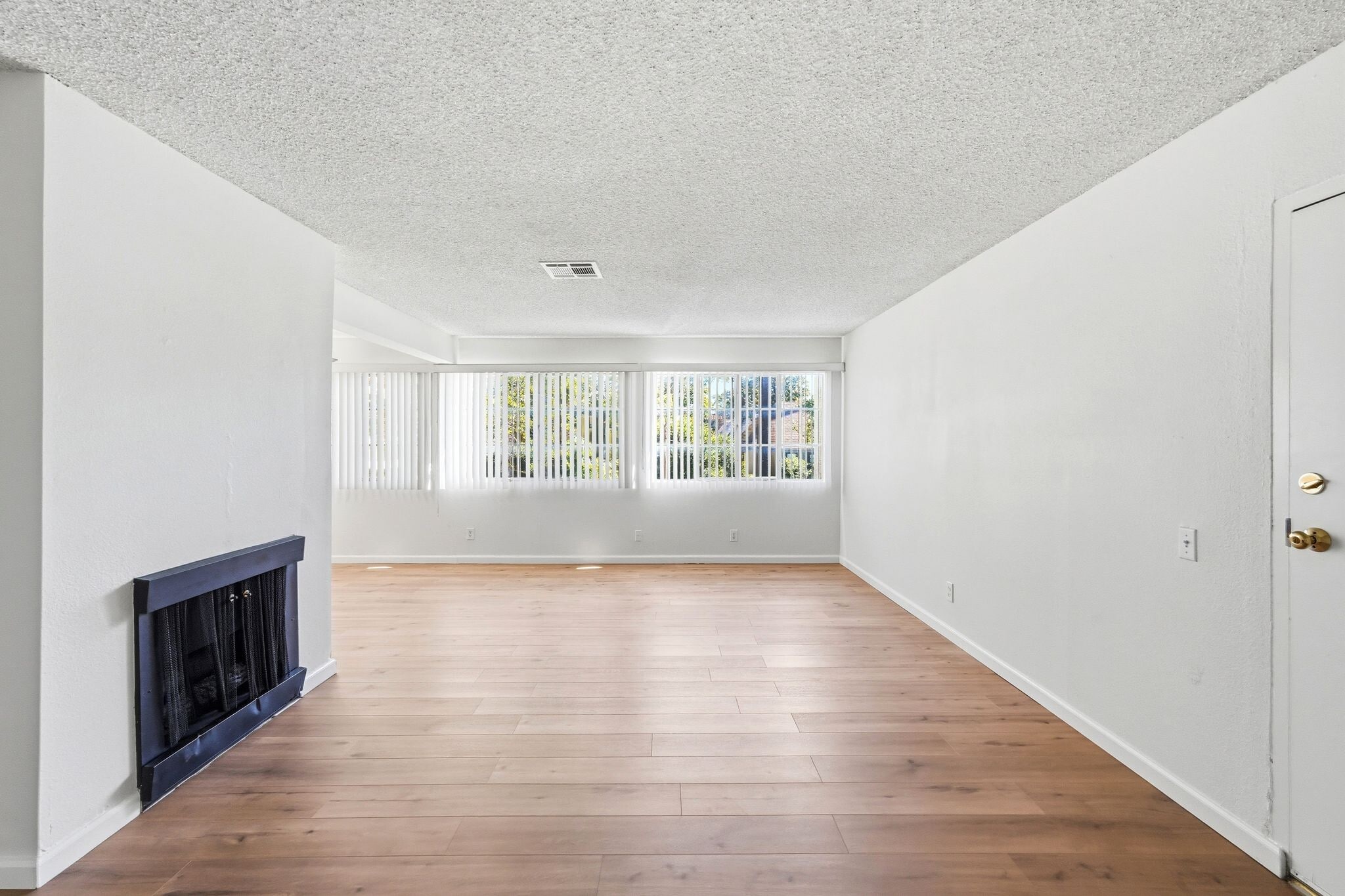 Building Photo - 497 S El Molino Ave