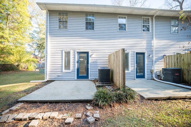 Building Photo - 944 Bonham Ave