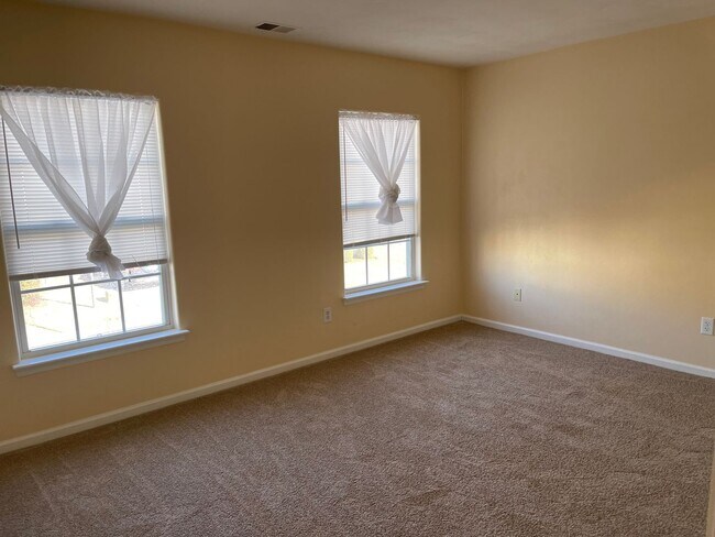 Building Photo - Lovely Lakefront Home in Virginia Beach