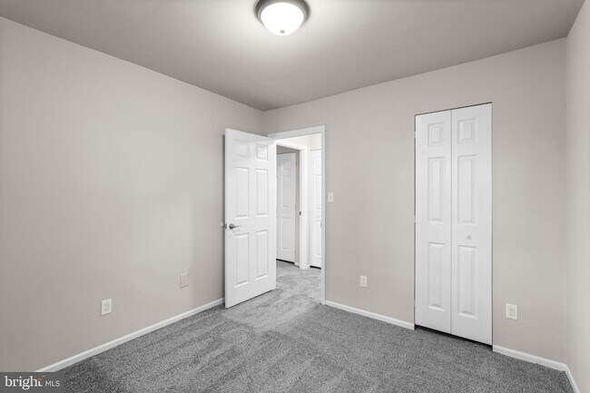 Building Photo - 314 Woodleaf Ct