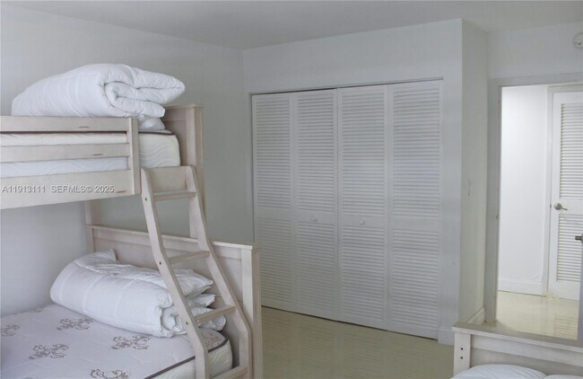 Building Photo - 2030 S Ocean Dr