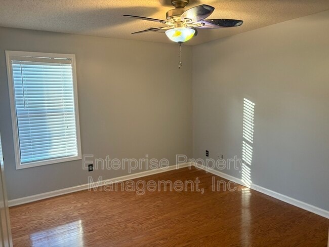 Building Photo - 535 Fox Run Ln