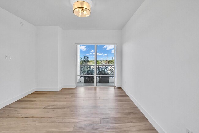 Building Photo - 155 E Boca Raton Rd