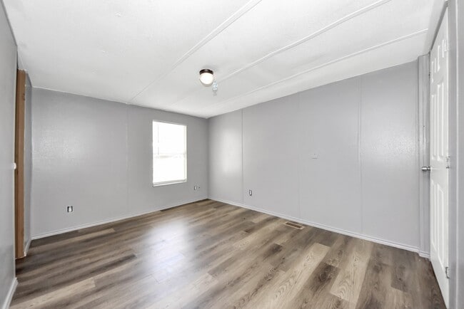 Building Photo - 14009 Rustic Ln