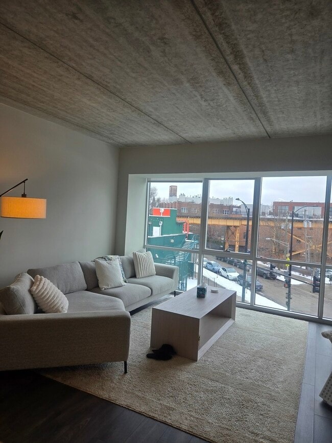 Building Photo - 1743 N Leavitt St