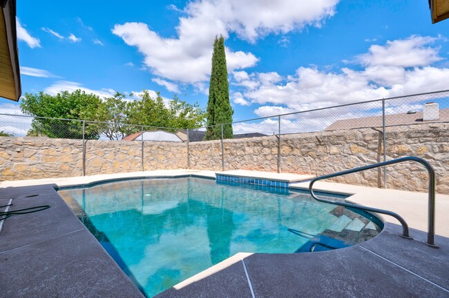 Building Photo - SPACIOUS EAST EL PASO HOME WITH POOL