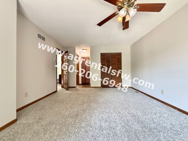 Building Photo - 2 Bedroom Townhouse