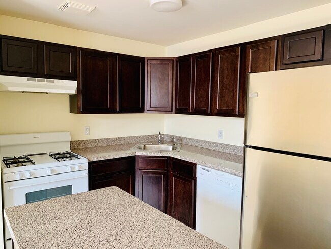 Building Photo - 104 Cove Ct