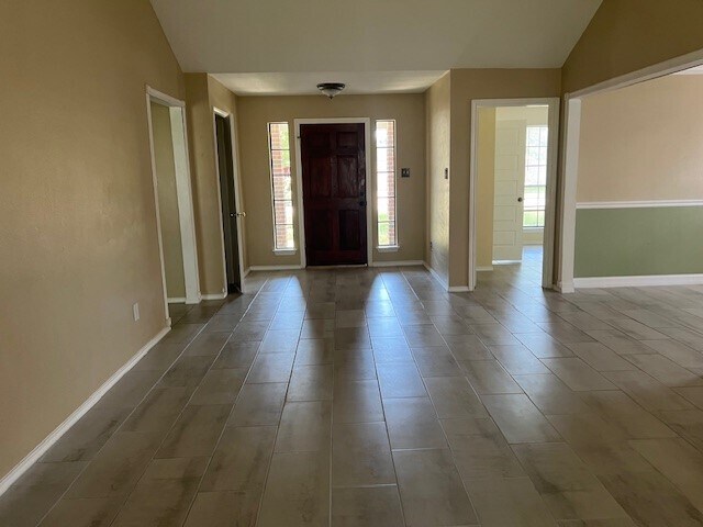 Building Photo - 5618 Village Arbour Dr
