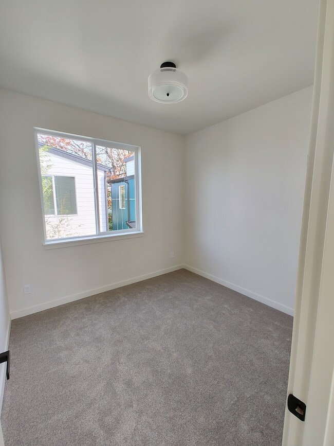 Building Photo - 4260 NE Going St