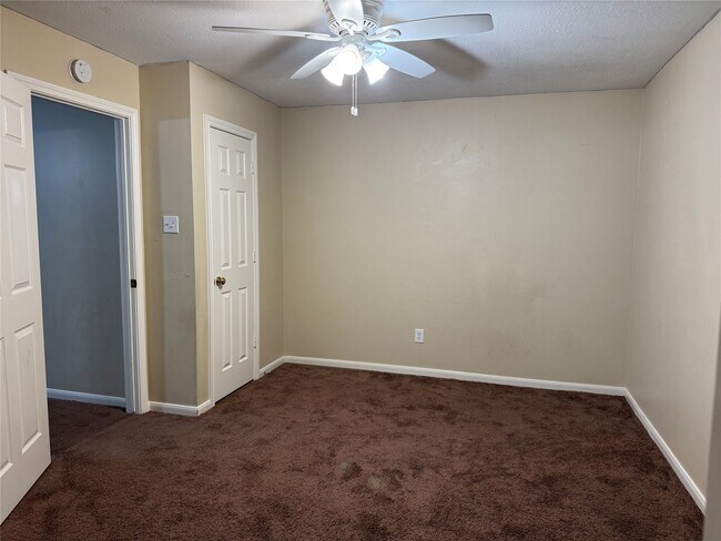 Building Photo - 17415 Fountainview Cir