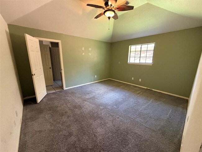 Building Photo - 825 Manor Dr
