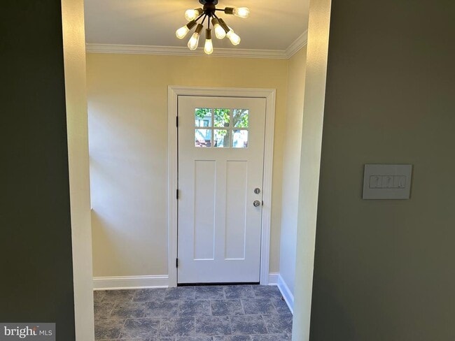 Building Photo - 614 Linden Ave