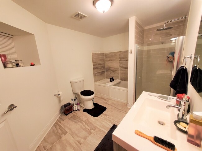 Building Photo - 4518 S King Dr