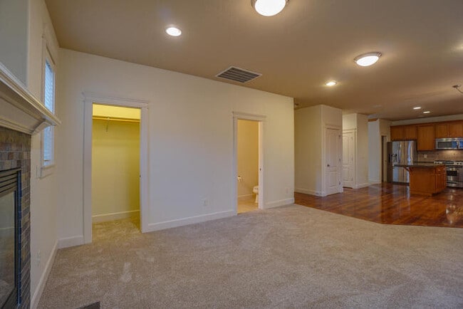 Building Photo - BEAUTIFUL FOUR BEDROOM HOME IN VANCOUVER