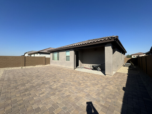 Building Photo - Comfy 3 Beds 2 Baths house in Tolleson.