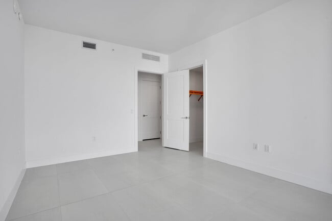 Building Photo - 151 N Seabreeze Blvd