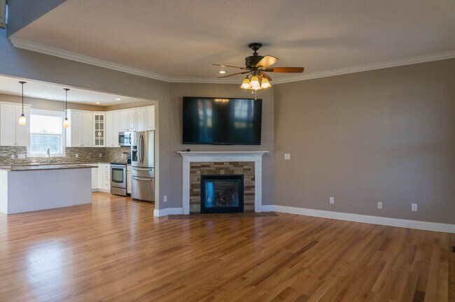 Building Photo - Spacious Home with Stunning Views