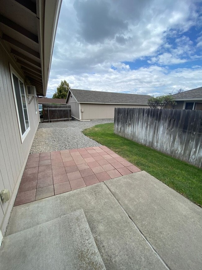 Building Photo - Canfield Court Condo (APP#170)