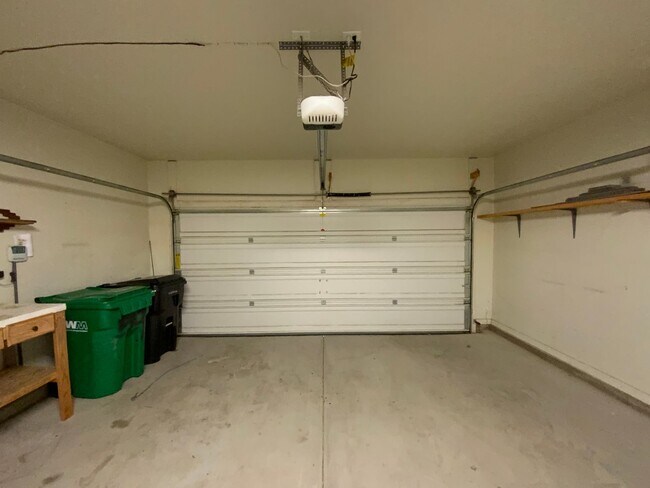 Building Photo - Beautiful 3 Bedroom Single Story Home Available Near Northern Blvd NW & Rainbow Blvd NE!