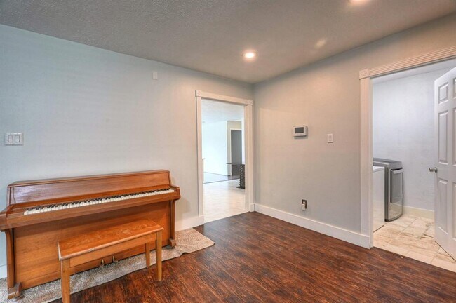 Building Photo - 5103 Temple Bell Dr