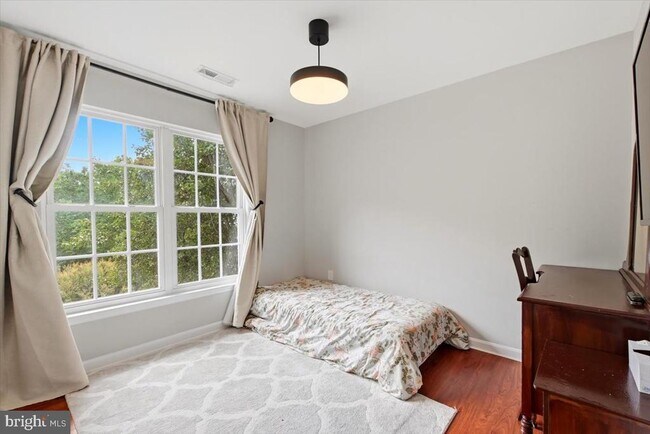 Building Photo - 9255 Bowers Brook Pl