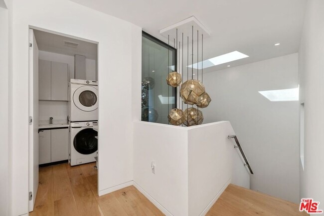 Building Photo - 462 Croft Ave