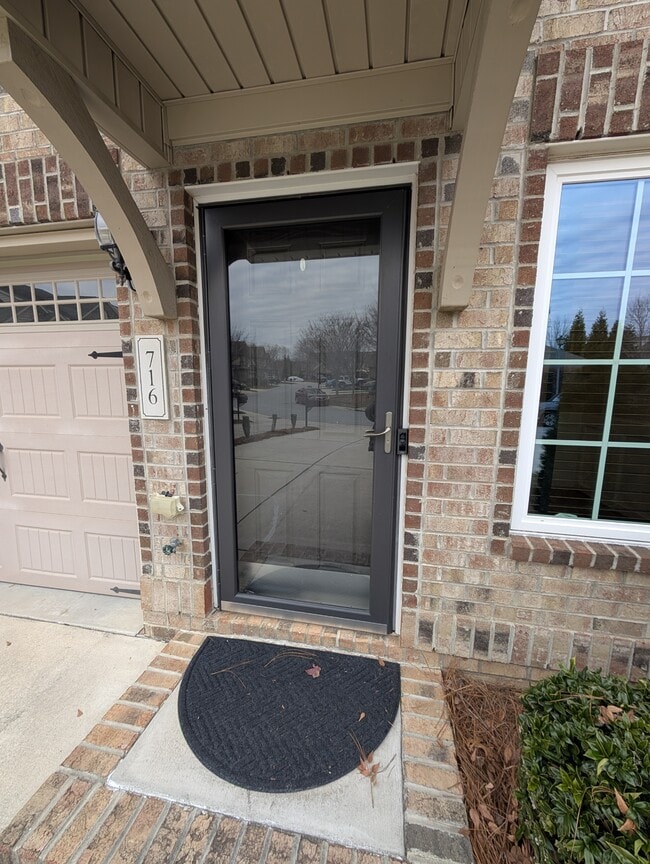 Building Photo - 716 Carneros Ci