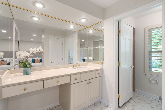 Building Photo - 4024 Picardy Dr