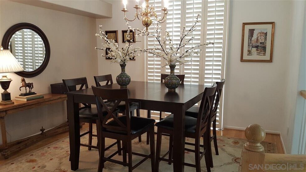 Dining - 5157 Renaissance Ave