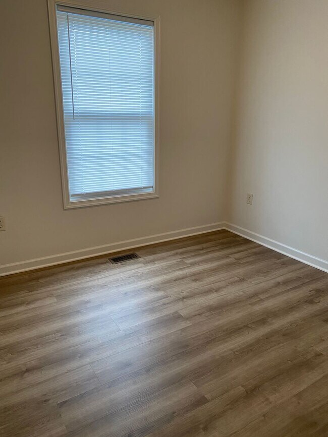 Building Photo - Townhouse for Rent in Taylor Springs