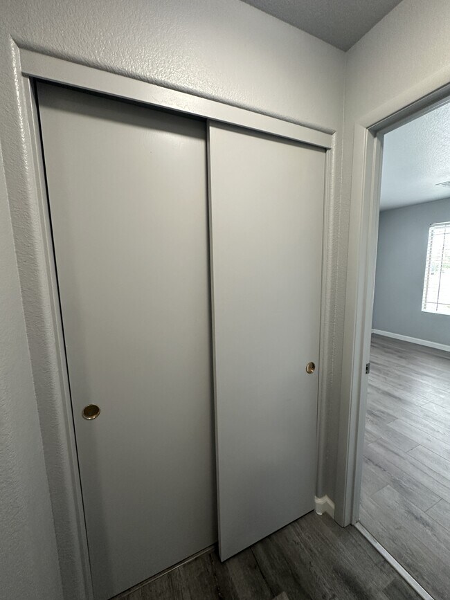 Building Photo - 10911 Vallerosa St