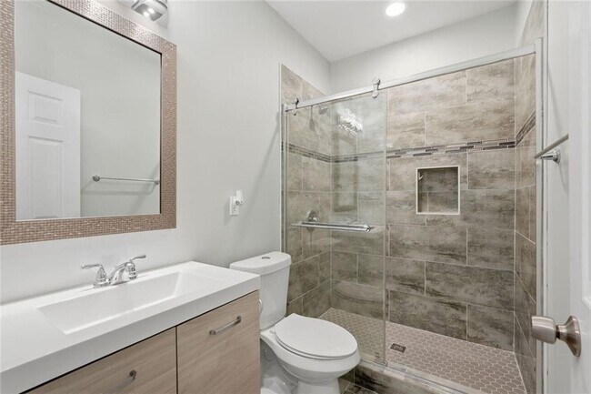 Building Photo - 770 Glastonbury Ct