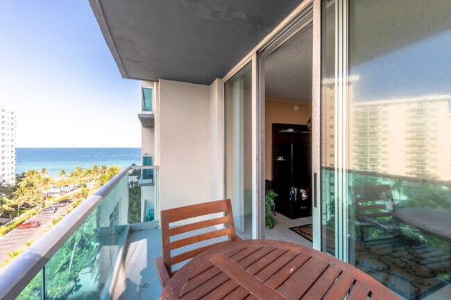 Building Photo - 4001 S Ocean Dr