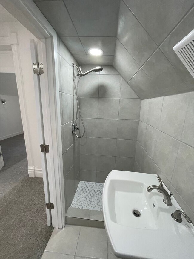 Building Photo - 13224 S Redwood Rd